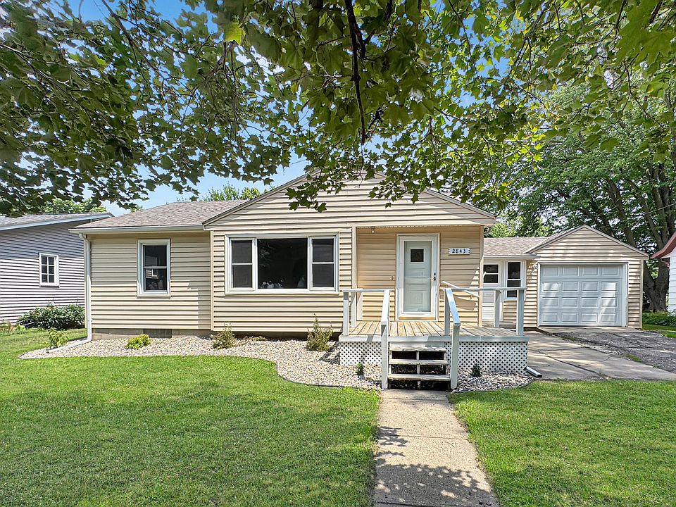 1st image of 2843 Pine Ave