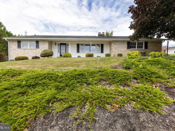 222 Harvest Ln, Chambersburg, PA 17202