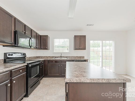 3rd image of 1806 Eastway Dr