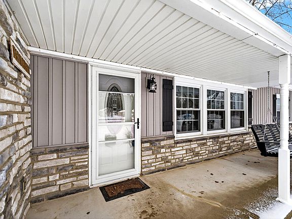 3rd image of 206 S Tecumseh Rd