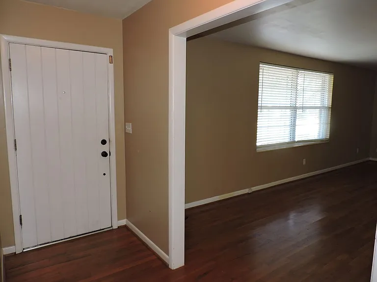 8220 Excelsior Dr — Photo 2