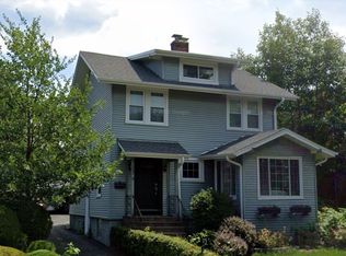 375 S Argyle Ave, Elmhurst, IL 60126