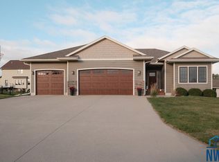 1839 5th Ave SE, Sioux Center, IA 51250