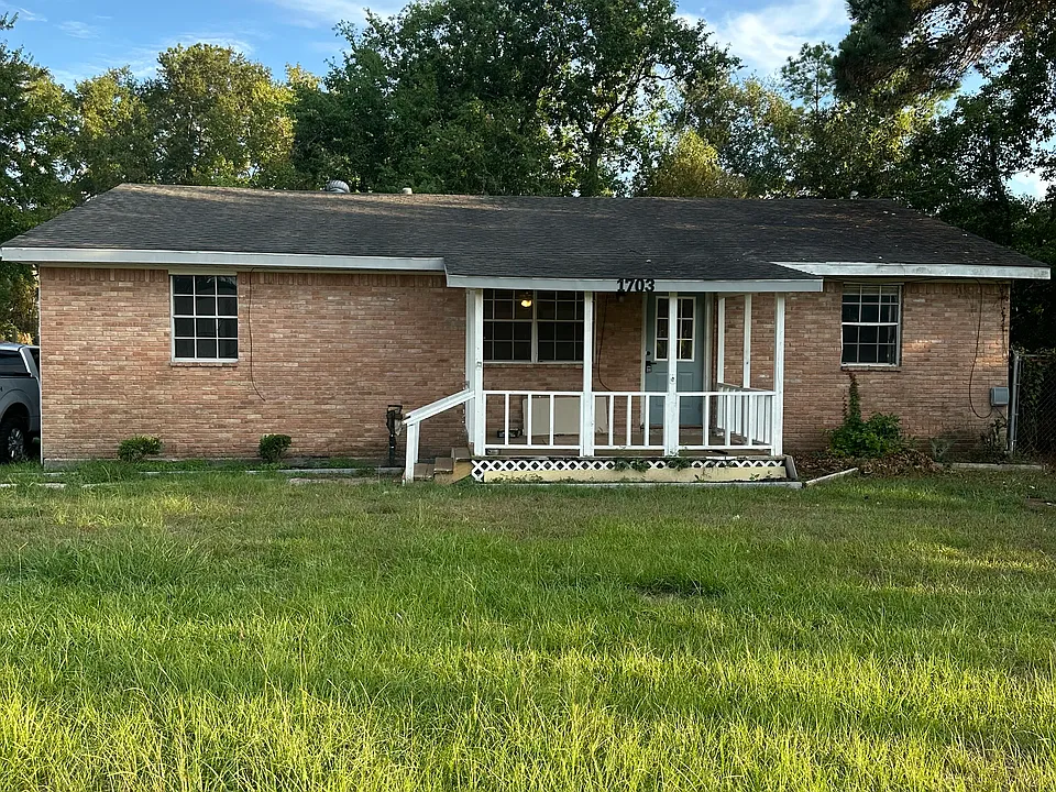 1703 Orval Rd