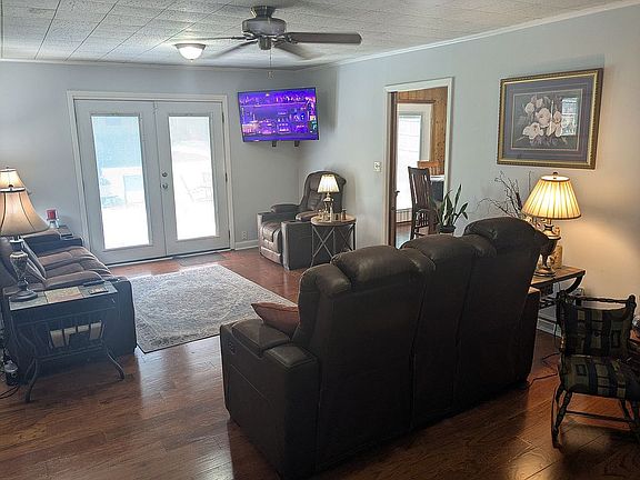 2nd image of 306 Sweetbriar Dr
