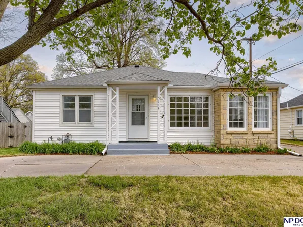 5114 Randolph St, Lincoln, NE 68510