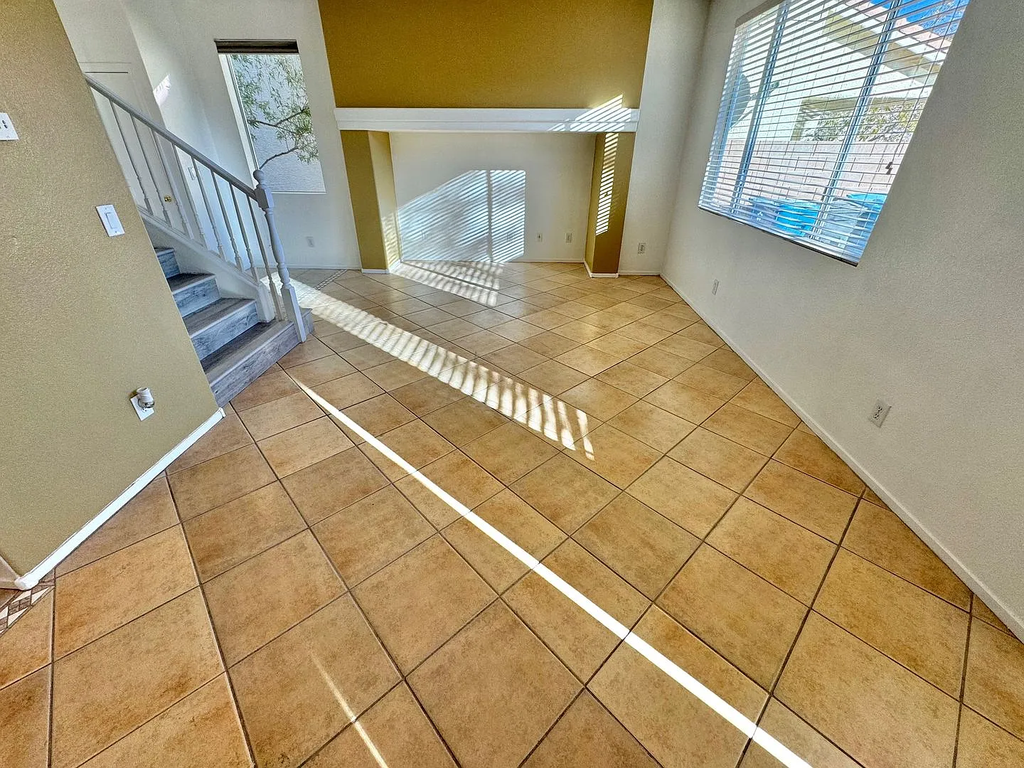 Beautiful 4 Bedroom 2.5 Bath Home In The Southwest! — Photo 2