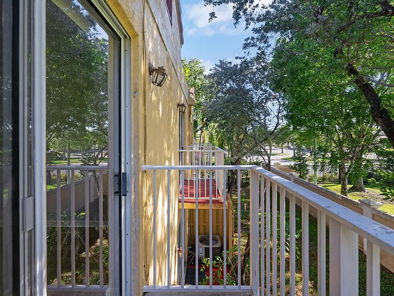 4080 NW 90th Ave — Photo 32