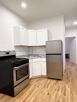 3rd image of 394 Manhattan Ave #3B
