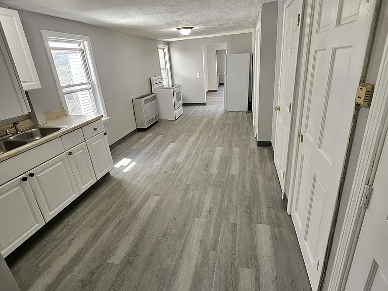 12 Van Buren St #A — Photo 17