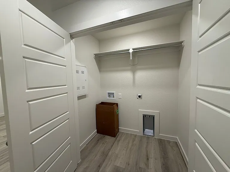 5518 Rice St — Photo 8