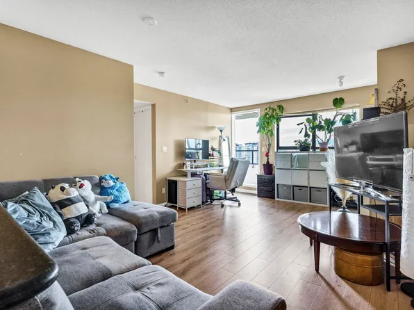 6611 Cooney Rd #1303, Richmond, BC V6Y 4C5