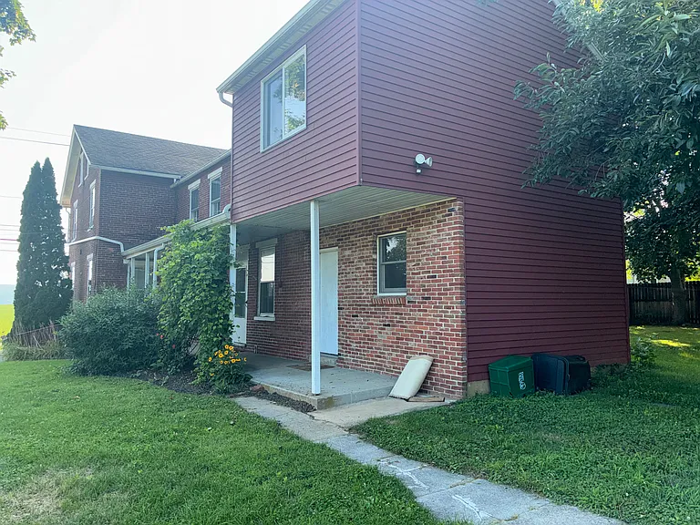 164 S River St #B — Photo 24