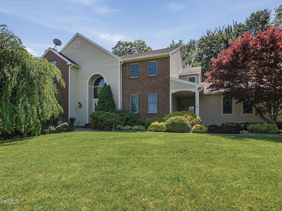 1st image of 36 Meadow Ridge Dr