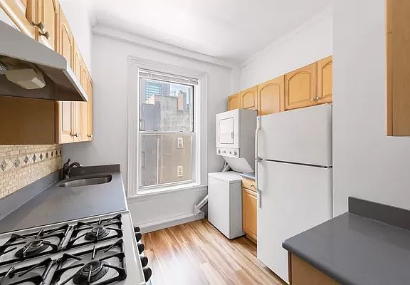 5th image of 324 E 50th St APT 6B