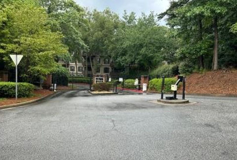 2nd image of 3535 Chattahoochee Summit Ln SE