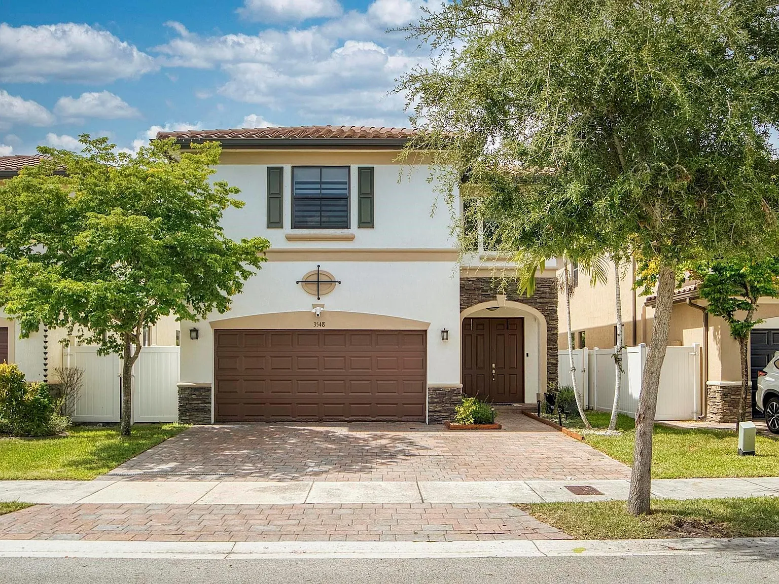 4 bed, 3.5 bath, 2622 sqft, $4,500 — Photo 1