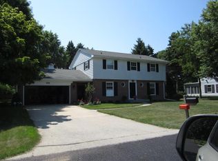 121 Holiday Dr, Racine, WI 53402