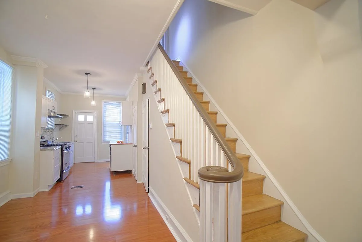 3 bed, 1450 sqft, $2,100 — Photo 2