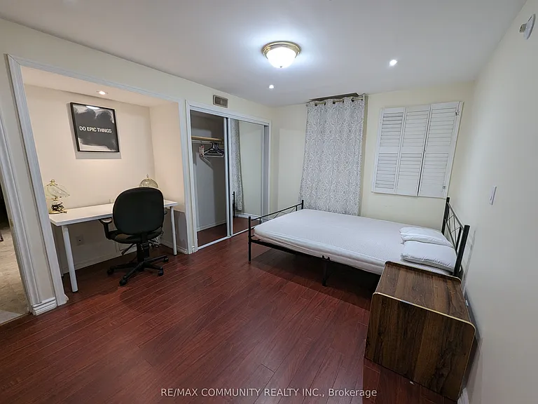 18 Skipperhill Cres — Photo 3