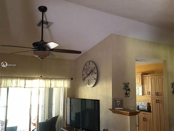 4th image of 16327 Malibu Dr