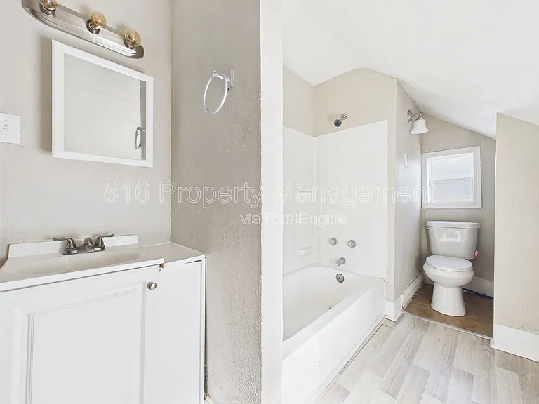 525 Splitlog Ave #R — Photo 15