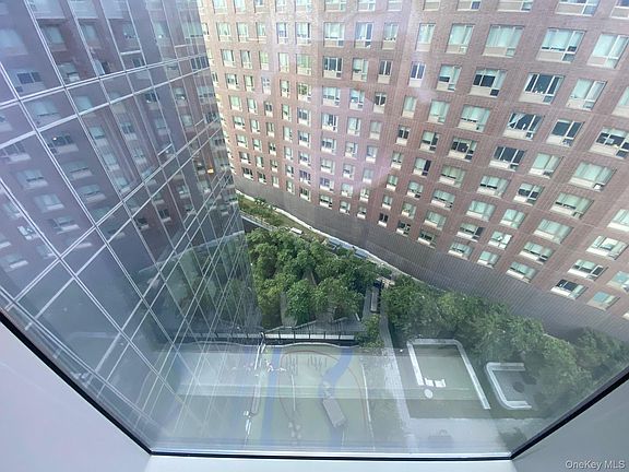 5th image of 252 South Street #12G