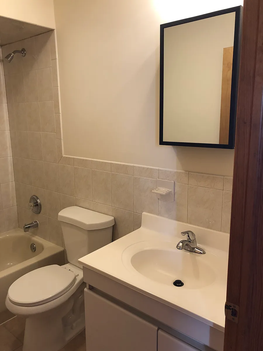 full bathroom - 300 Chestnut St