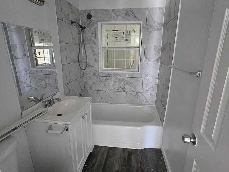 2501 NE 16th St — Photo 3