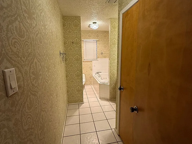 1401 Hillcrest Dr — Photo 16