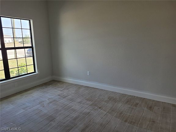 4th image of 330 Diplomat Pkwy E