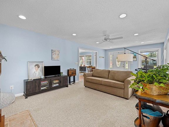 5th image of 3919 Camellia Dr