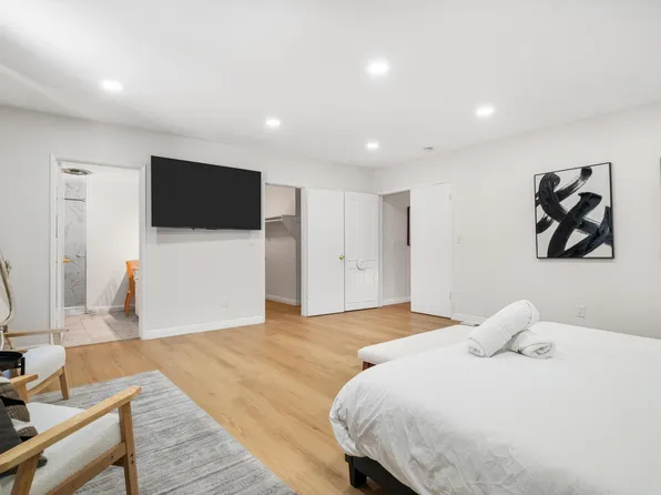 5400 Nagle Ave, Sherman Oaks, CA 91401
