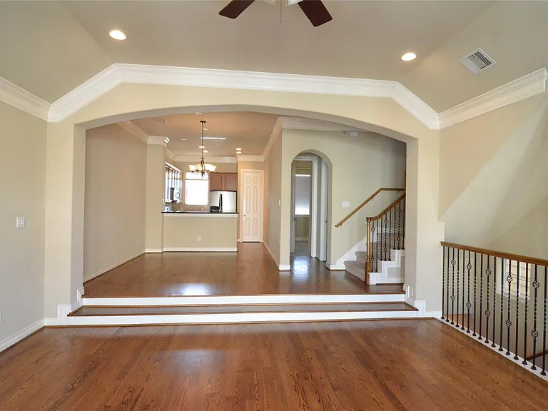 9006 Harbor Hills Dr E — Photo 3