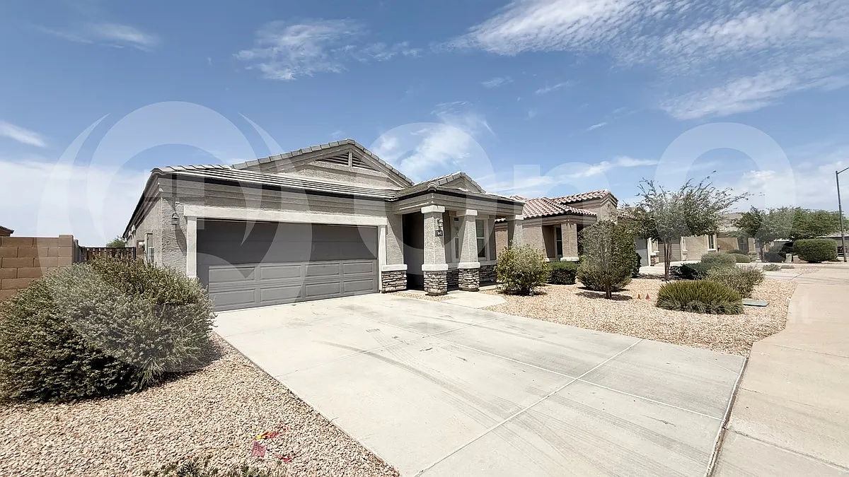 4 bed, 2.0 bath, 1716 sqft, $1,699 — Photo 2