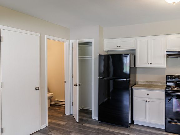 3rd image of 2103 Green Tree Rd #5