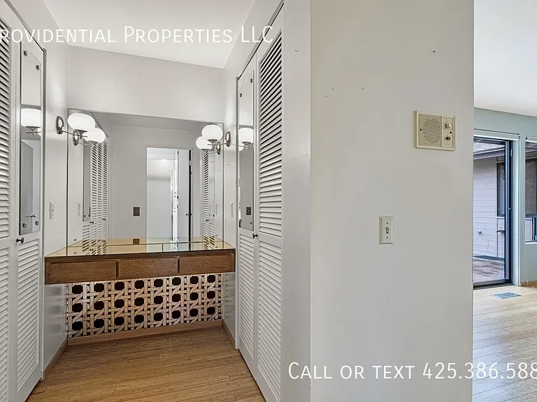 9530 NE 30th St — Photo 18