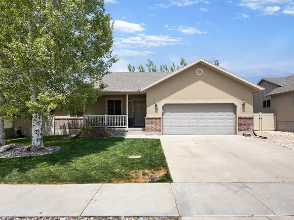 2117 E Partridge Ln, Eagle Mountain, UT 84005