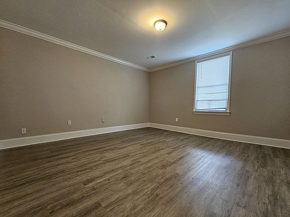 3rd image of 907 W 5th Ave #3
