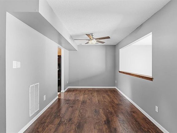 3rd image of 407 Chinaberry Cir