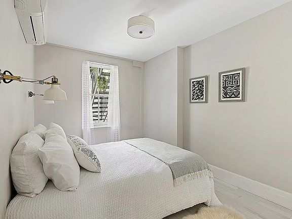 4th image of 281 Jefferson Ave APT 1