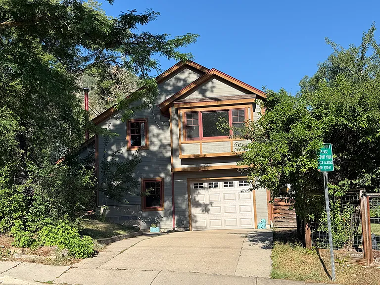 651 College Ave — Photo 3