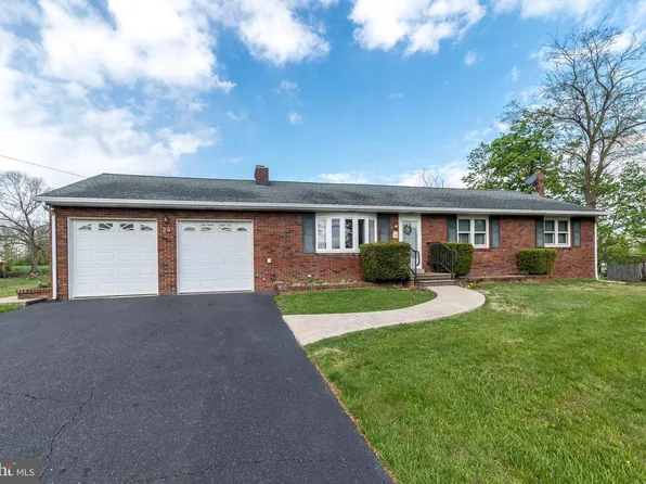29 W Creamery Rd, Trumbauersville, PA 18970