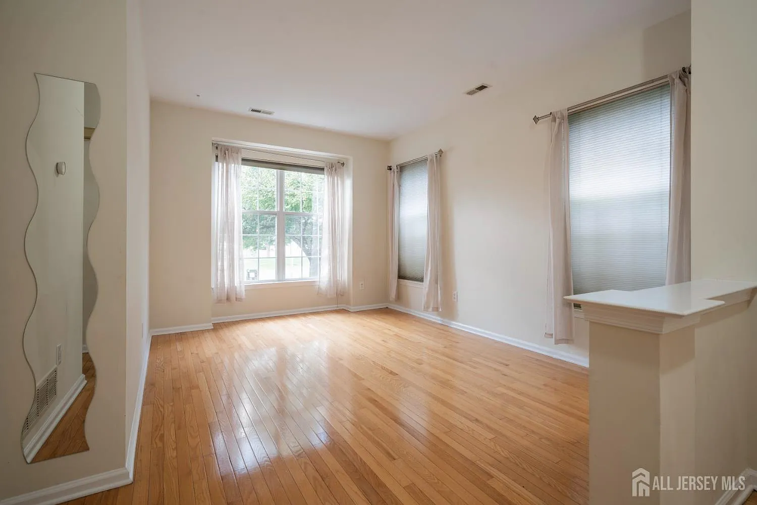 3 bed, 2.5 bath, 1822 sqft, $3,700 — Photo 4