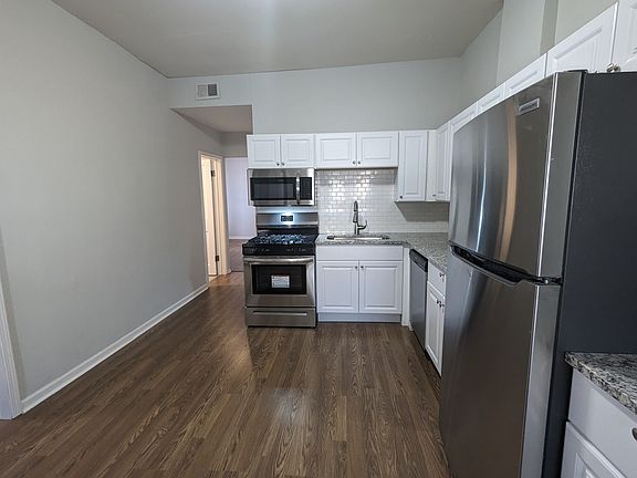 4th image of 1424 N Maplewood Ave #1R