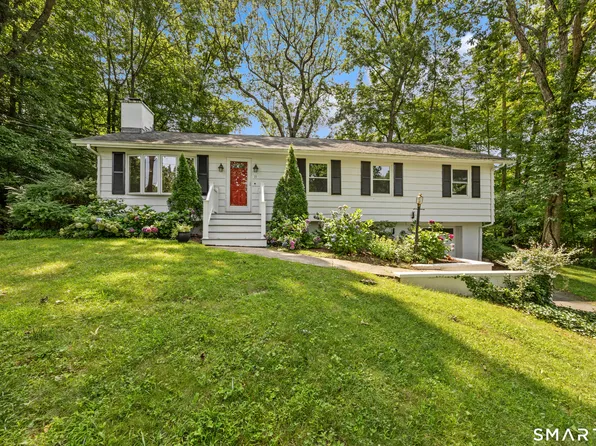 11 Walnut Lane, North Branford, CT 06472