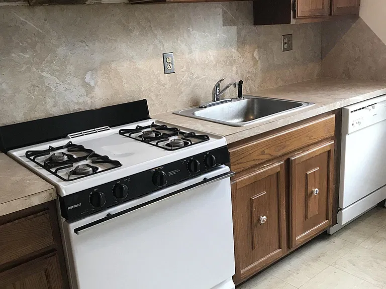 371 Alden Ave #2 — Photo 1