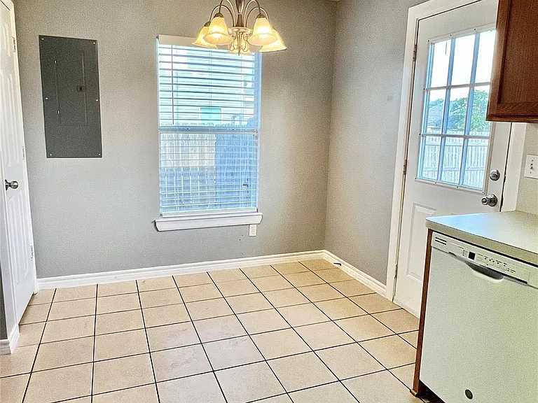 1728 Red Oak Ct — Photo 15