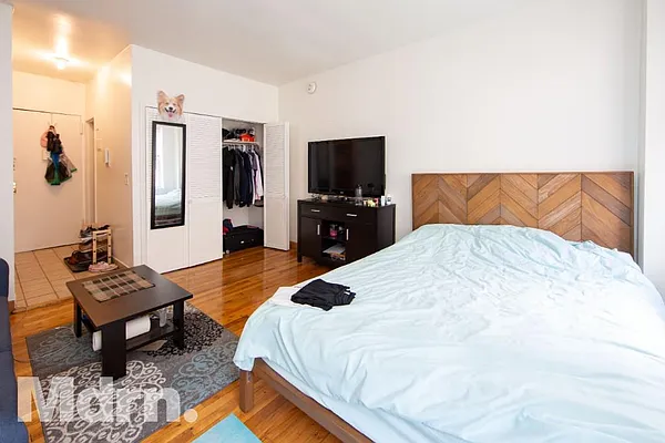 Rented by Mdrn Residential | media 4