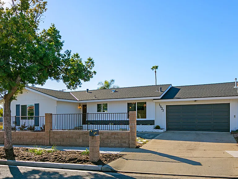 1527 Kurtz St — Photo 4